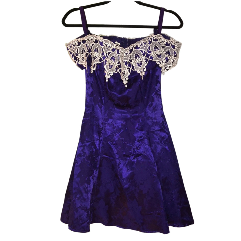 ROBERTA BRIDAL DEEP PURPLE WITH WHITE LACE ACCENT TRIM DRESS SIZE 3/4